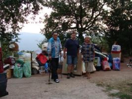 Wir haben alles bei Ljubica gelagert, sie wird es nach Bedarf verteilen