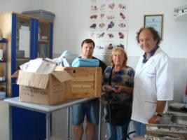 Sachspendenbergabe an Dr. Trusch